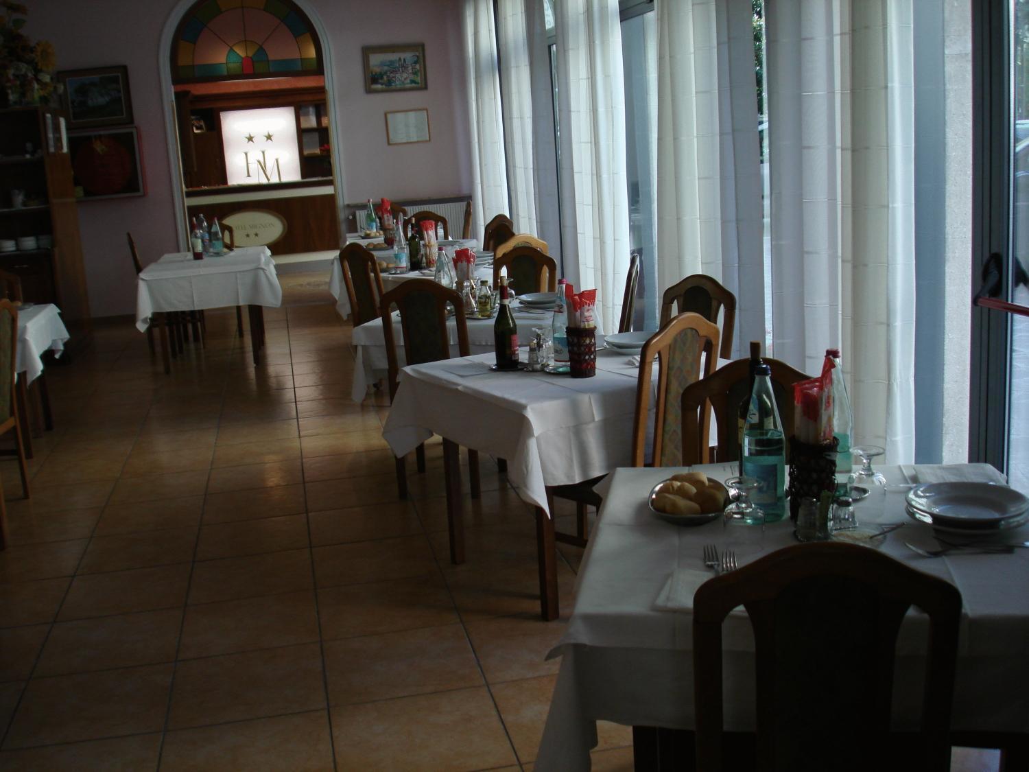 Hotel Mignon 50 Mt Dalla Spiaggia E Dall'Isola Pedonale Alassio Exterior photo